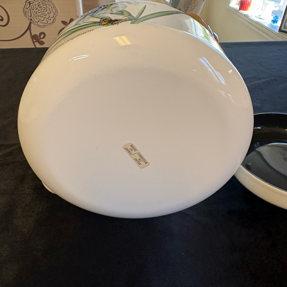 Vintage White And Blue Floral Metal Enamel Tea Kettle 2Qt - Picture 6 of 10